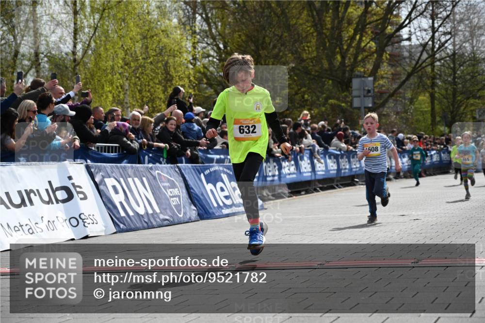 12.04.2026 - 45. Internationalen Wilhelmsburger Insellauf J. Mangold http://msf.ph/oto/9521782 12.04.2026 14:20:30 Ziel 998, 228, 298, 293, 744, 1008, 747, 262, 598, 730, 632, 1608, 165 meine-sportfotos.de