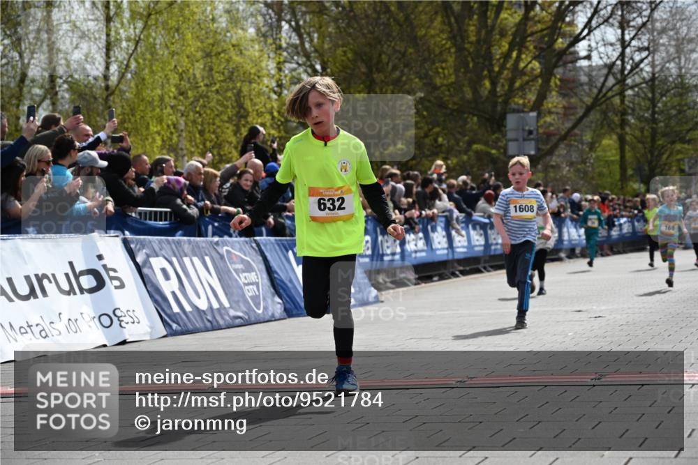 12.04.2026 - 45. Internationalen Wilhelmsburger Insellauf J. Mangold http://msf.ph/oto/9521784 12.04.2026 14:20:30 Ziel 998, 228, 298, 293, 744, 1008, 747, 262, 598, 730, 632, 1608, 165 meine-sportfotos.de