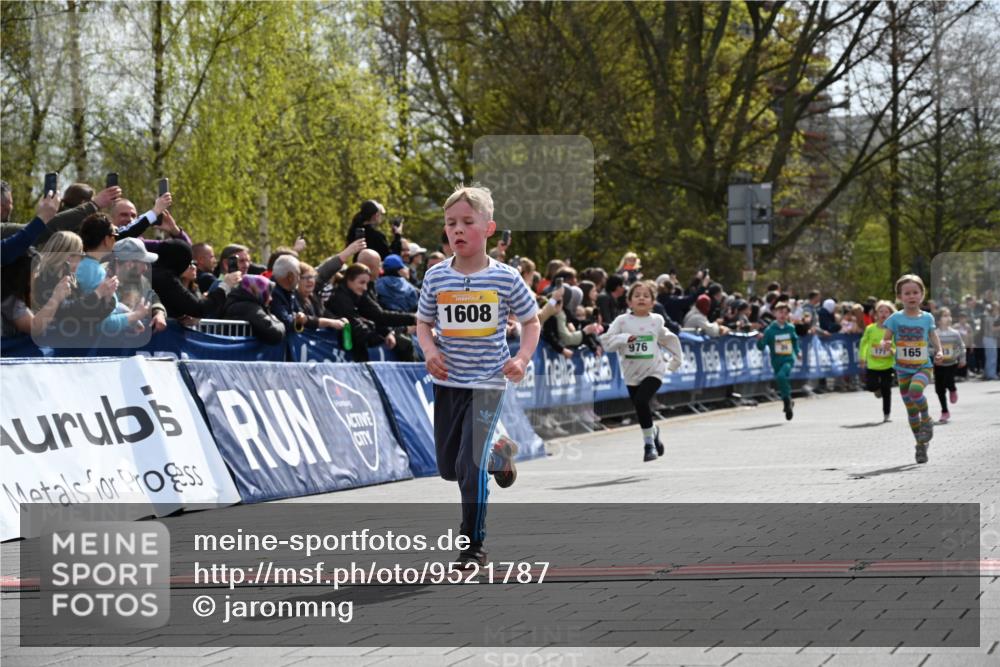 12.04.2026 - 45. Internationalen Wilhelmsburger Insellauf J. Mangold http://msf.ph/oto/9521787 12.04.2026 14:20:32 Ziel 744, 1008, 747, 262, 598, 730, 632, 1608, 165, 171, 20, 313 meine-sportfotos.de