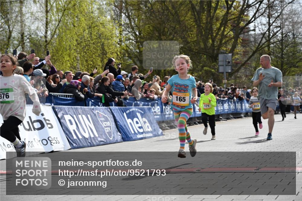 12.04.2026 - 45. Internationalen Wilhelmsburger Insellauf J. Mangold http://msf.ph/oto/9521793 12.04.2026 14:20:33 Ziel 730, 632, 1608, 165, 171, 20, 313 meine-sportfotos.de