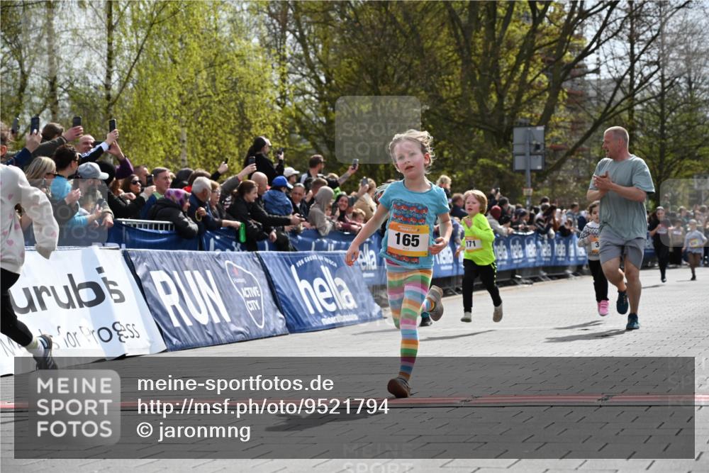 12.04.2026 - 45. Internationalen Wilhelmsburger Insellauf J. Mangold http://msf.ph/oto/9521794 12.04.2026 14:20:34 Ziel 632, 1608, 165, 171, 20, 313 meine-sportfotos.de
