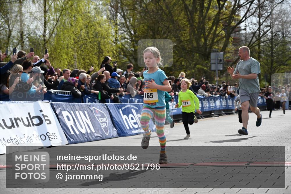 12.04.2026 - 45. Internationalen Wilhelmsburger Insellauf J. Mangold http://msf.ph/oto/9521796 12.04.2026 14:20:34 Ziel 632, 1608, 165, 171, 20, 313 meine-sportfotos.de