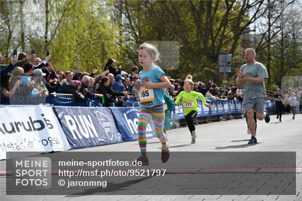 12.04.2026 - 45. Internationalen Wilhelmsburger Insellauf J. Mangold http://msf.ph/oto/9521797 12.04.2026 14:20:34 Ziel 632, 1608, 165, 171, 20, 313 meine-sportfotos.de