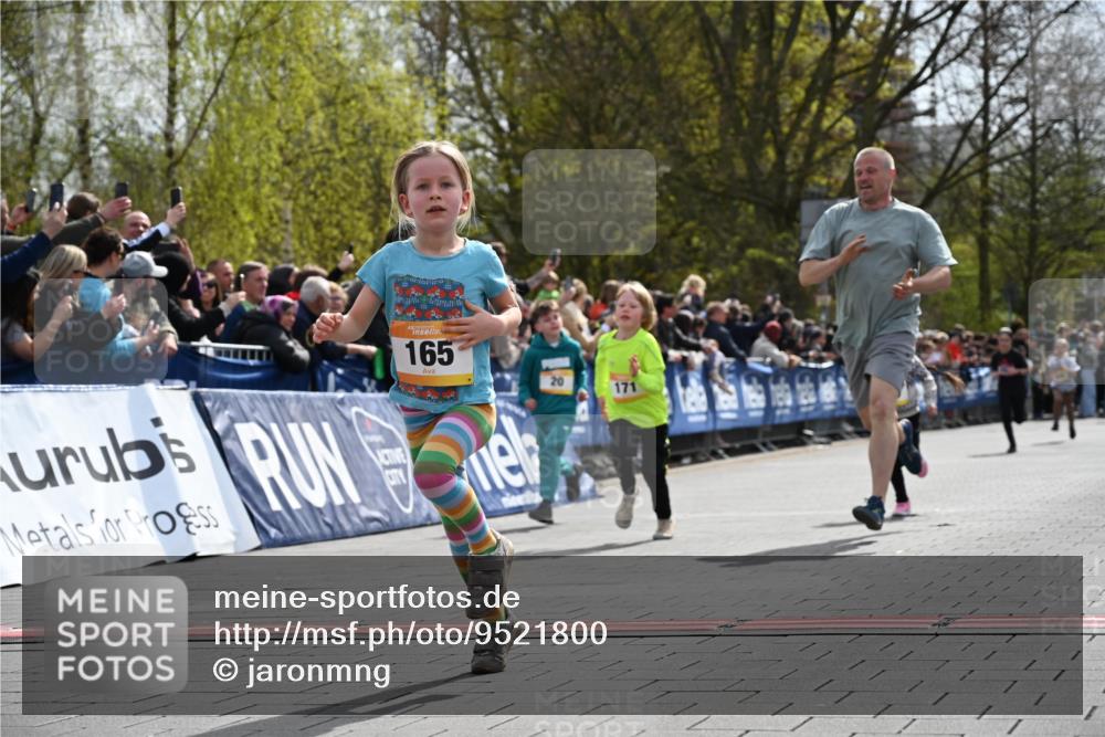 12.04.2026 - 45. Internationalen Wilhelmsburger Insellauf J. Mangold http://msf.ph/oto/9521800 12.04.2026 14:20:34 Ziel 632, 1608, 165, 171, 20, 313 meine-sportfotos.de