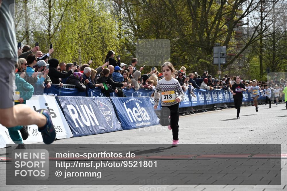 12.04.2026 - 45. Internationalen Wilhelmsburger Insellauf J. Mangold http://msf.ph/oto/9521801 12.04.2026 14:20:36 Ziel 165, 171, 20, 313, 576, 935 meine-sportfotos.de