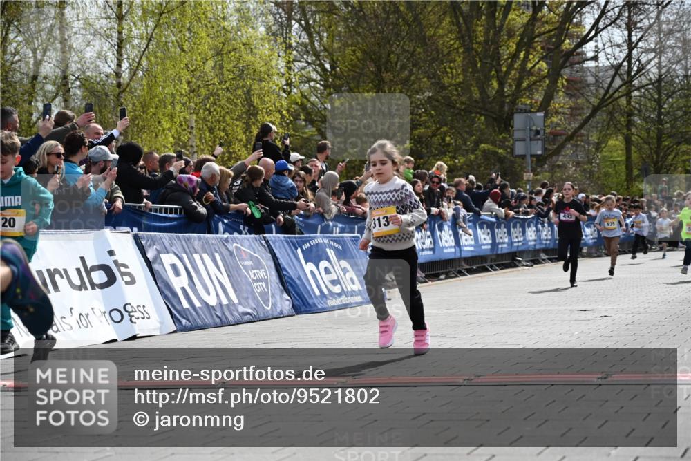 12.04.2026 - 45. Internationalen Wilhelmsburger Insellauf J. Mangold http://msf.ph/oto/9521802 12.04.2026 14:20:36 Ziel 165, 171, 20, 313, 576, 935 meine-sportfotos.de