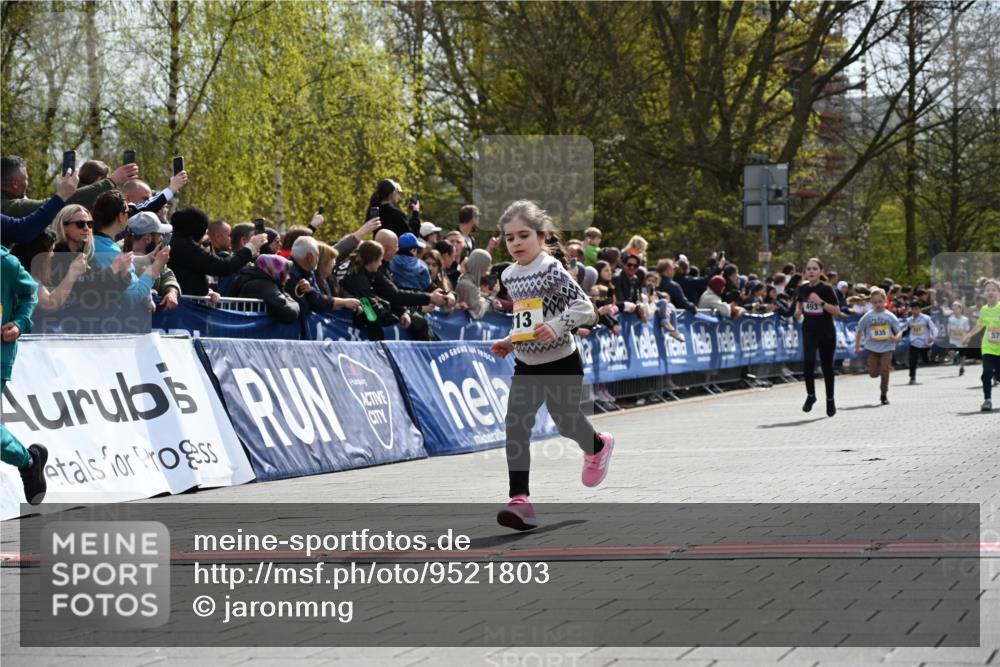 12.04.2026 - 45. Internationalen Wilhelmsburger Insellauf J. Mangold http://msf.ph/oto/9521803 12.04.2026 14:20:36 Ziel 165, 171, 20, 313, 576, 935 meine-sportfotos.de