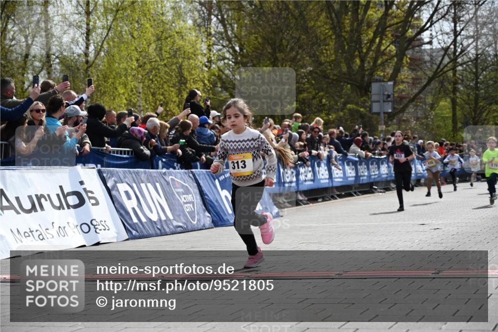 12.04.2026 - 45. Internationalen Wilhelmsburger Insellauf J. Mangold http://msf.ph/oto/9521805 12.04.2026 14:20:36 Ziel 165, 171, 20, 313, 576, 935 meine-sportfotos.de