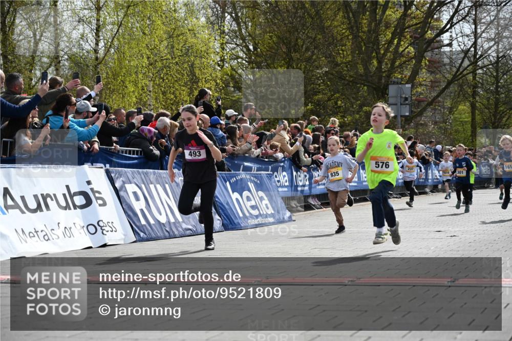 12.04.2026 - 45. Internationalen Wilhelmsburger Insellauf J. Mangold http://msf.ph/oto/9521809 12.04.2026 14:20:38 Ziel 171, 20, 313, 576, 935, 301, 61, 237 meine-sportfotos.de