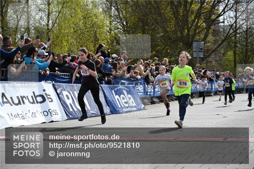 12.04.2026 - 45. Internationalen Wilhelmsburger Insellauf J. Mangold http://msf.ph/oto/9521810 12.04.2026 14:20:38 Ziel 171, 20, 313, 576, 935, 301, 61, 237 meine-sportfotos.de