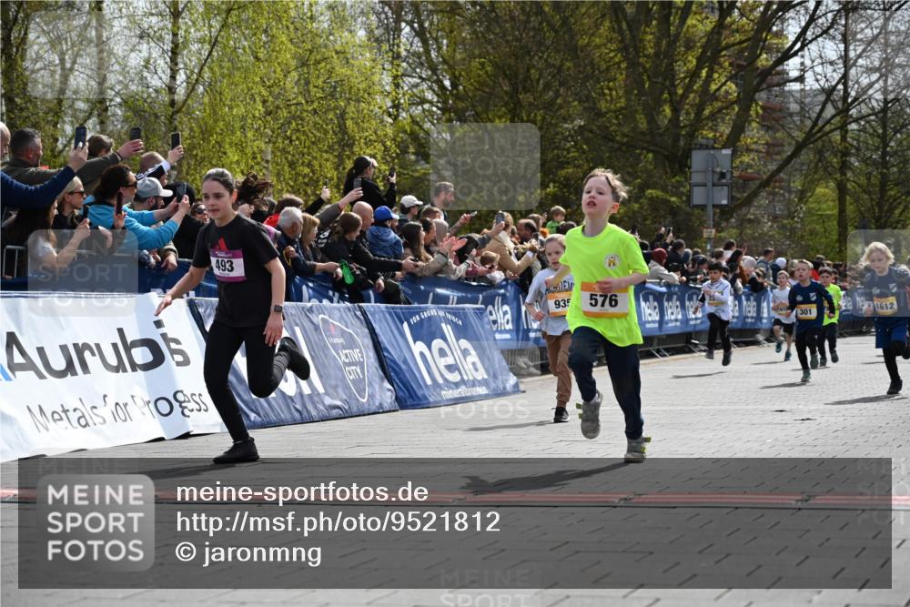 12.04.2026 - 45. Internationalen Wilhelmsburger Insellauf J. Mangold http://msf.ph/oto/9521812 12.04.2026 14:20:39 Ziel 171, 20, 313, 576, 935, 301, 61, 237, 578 meine-sportfotos.de
