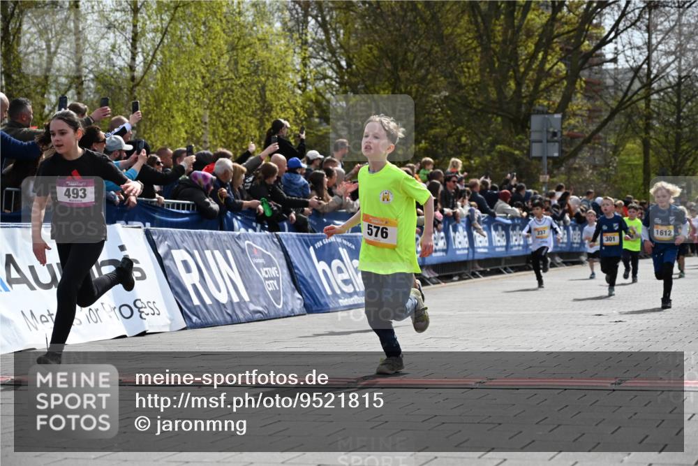 12.04.2026 - 45. Internationalen Wilhelmsburger Insellauf J. Mangold http://msf.ph/oto/9521815 12.04.2026 14:20:39 Ziel 171, 20, 313, 576, 935, 301, 61, 237, 578 meine-sportfotos.de