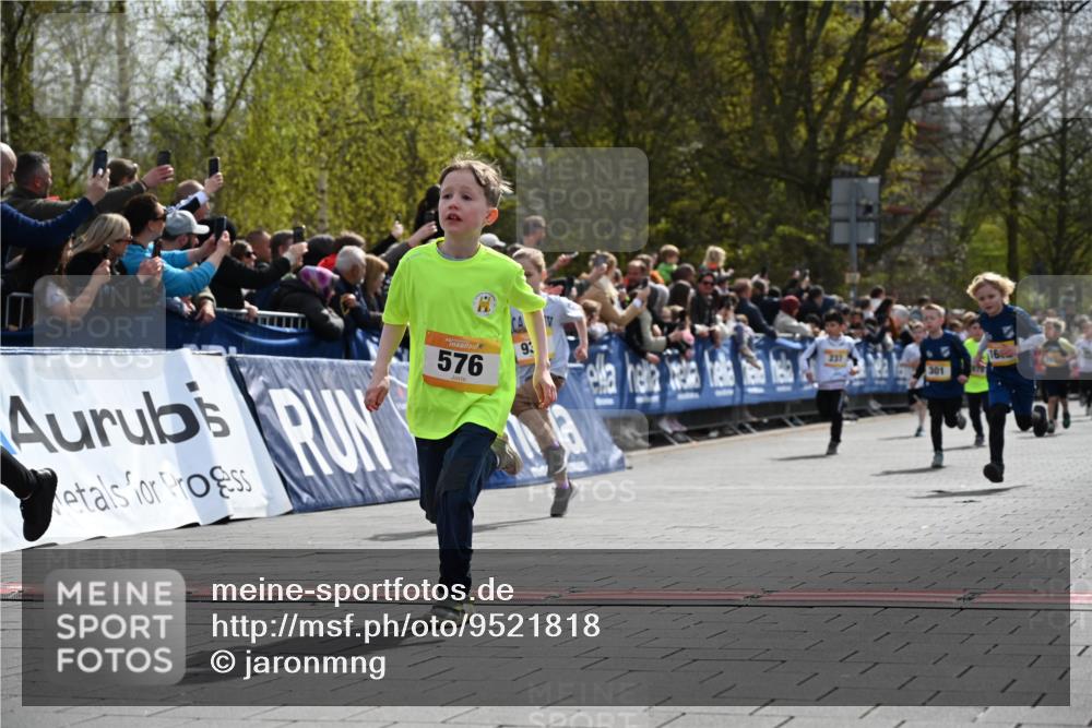 12.04.2026 - 45. Internationalen Wilhelmsburger Insellauf J. Mangold http://msf.ph/oto/9521818 12.04.2026 14:20:39 Ziel 171, 20, 313, 576, 935, 301, 61, 237, 578 meine-sportfotos.de