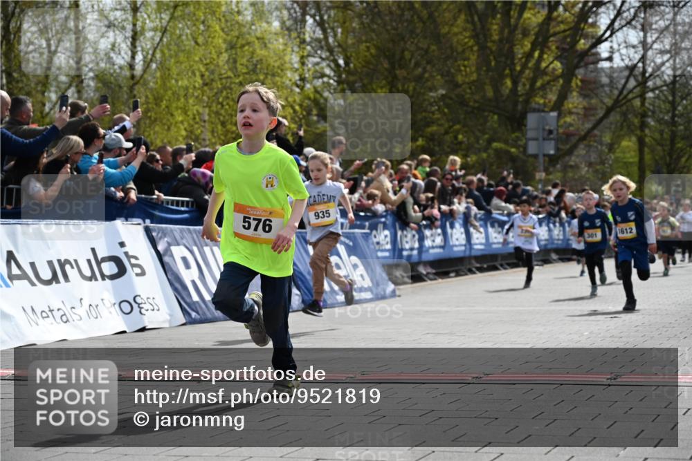 12.04.2026 - 45. Internationalen Wilhelmsburger Insellauf J. Mangold http://msf.ph/oto/9521819 12.04.2026 14:20:39 Ziel 171, 20, 313, 576, 935, 301, 61, 237, 578 meine-sportfotos.de