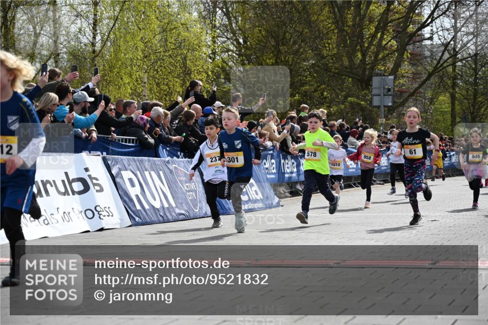 12.04.2026 - 45. Internationalen Wilhelmsburger Insellauf J. Mangold http://msf.ph/oto/9521832 12.04.2026 14:20:42 Ziel 576, 935, 301, 61, 237, 578, 751, 940, 958, 832, 1610, 3, 285, 1073, 767, 404 meine-sportfotos.de
