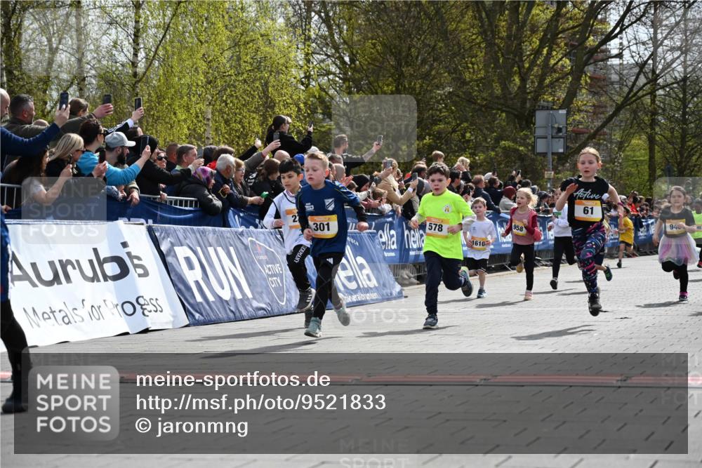 12.04.2026 - 45. Internationalen Wilhelmsburger Insellauf J. Mangold http://msf.ph/oto/9521833 12.04.2026 14:20:42 Ziel 576, 935, 301, 61, 237, 578, 751, 940, 958, 832, 1610, 3, 285, 1073, 767, 404 meine-sportfotos.de