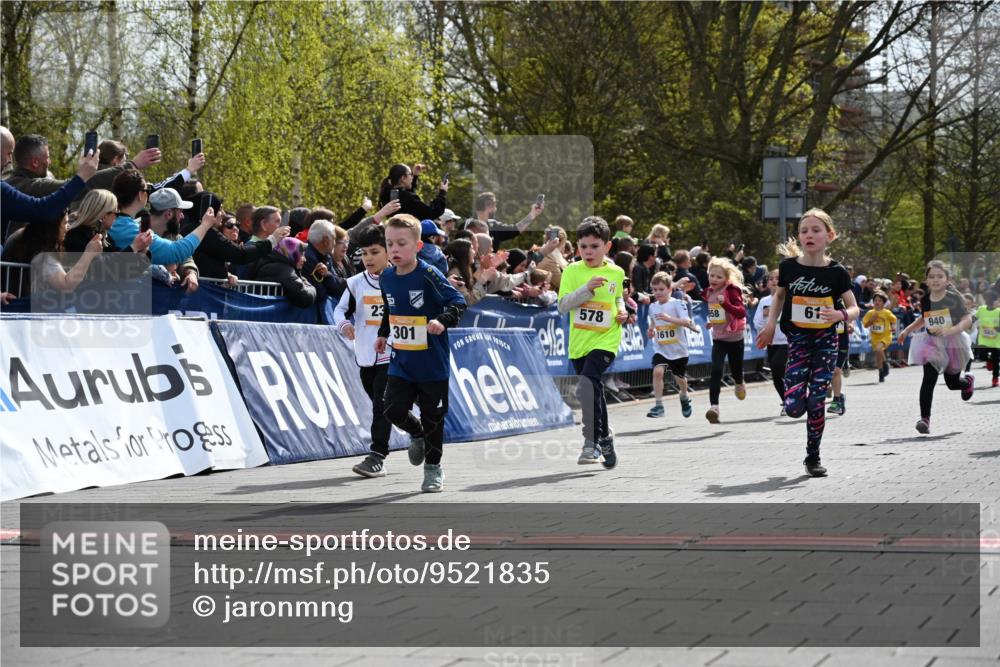 12.04.2026 - 45. Internationalen Wilhelmsburger Insellauf J. Mangold http://msf.ph/oto/9521835 12.04.2026 14:20:42 Ziel 576, 935, 301, 61, 237, 578, 751, 940, 958, 832, 1610, 3, 285, 1073, 767, 404 meine-sportfotos.de