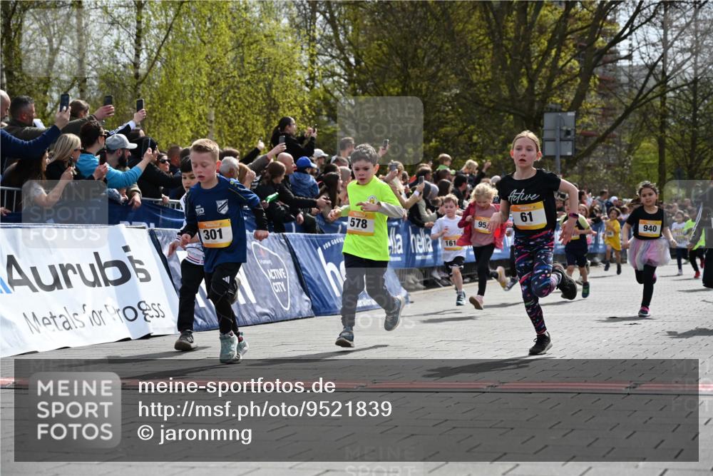 12.04.2026 - 45. Internationalen Wilhelmsburger Insellauf J. Mangold http://msf.ph/oto/9521839 12.04.2026 14:20:42 Ziel 576, 935, 301, 61, 237, 578, 751, 940, 958, 832, 1610, 3, 285, 1073, 767, 404 meine-sportfotos.de