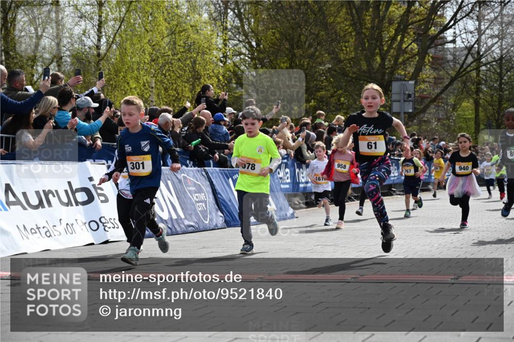 12.04.2026 - 45. Internationalen Wilhelmsburger Insellauf J. Mangold http://msf.ph/oto/9521840 12.04.2026 14:20:42 Ziel 576, 935, 301, 61, 237, 578, 751, 940, 958, 832, 1610, 3, 285, 1073, 767, 404 meine-sportfotos.de