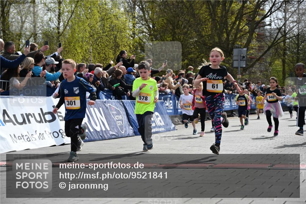 12.04.2026 - 45. Internationalen Wilhelmsburger Insellauf J. Mangold http://msf.ph/oto/9521841 12.04.2026 14:20:42 Ziel 576, 935, 301, 61, 237, 578, 751, 940, 958, 832, 1610, 3, 285, 1073, 767, 404 meine-sportfotos.de