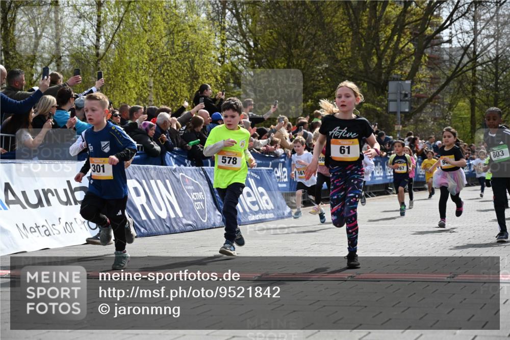 12.04.2026 - 45. Internationalen Wilhelmsburger Insellauf J. Mangold http://msf.ph/oto/9521842 12.04.2026 14:20:42 Ziel 576, 935, 301, 61, 237, 578, 751, 940, 958, 832, 1610, 3, 285, 1073, 767, 404 meine-sportfotos.de