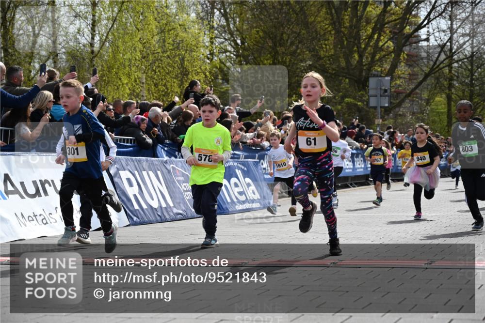 12.04.2026 - 45. Internationalen Wilhelmsburger Insellauf J. Mangold http://msf.ph/oto/9521843 12.04.2026 14:20:42 Ziel 576, 935, 301, 61, 237, 578, 751, 940, 958, 832, 1610, 3, 285, 1073, 767, 404 meine-sportfotos.de