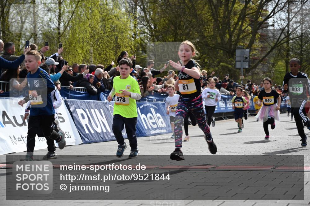 12.04.2026 - 45. Internationalen Wilhelmsburger Insellauf J. Mangold http://msf.ph/oto/9521844 12.04.2026 14:20:43 Ziel 576, 935, 301, 61, 237, 578, 751, 940, 958, 832, 1610, 3, 285, 1073, 767, 404, 318, 539 meine-sportfotos.de
