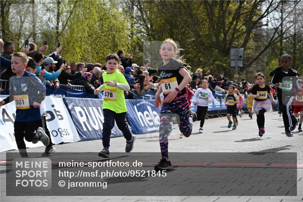 12.04.2026 - 45. Internationalen Wilhelmsburger Insellauf J. Mangold http://msf.ph/oto/9521845 12.04.2026 14:20:43 Ziel 576, 935, 301, 61, 237, 578, 751, 940, 958, 832, 1610, 3, 285, 1073, 767, 404, 318, 539 meine-sportfotos.de