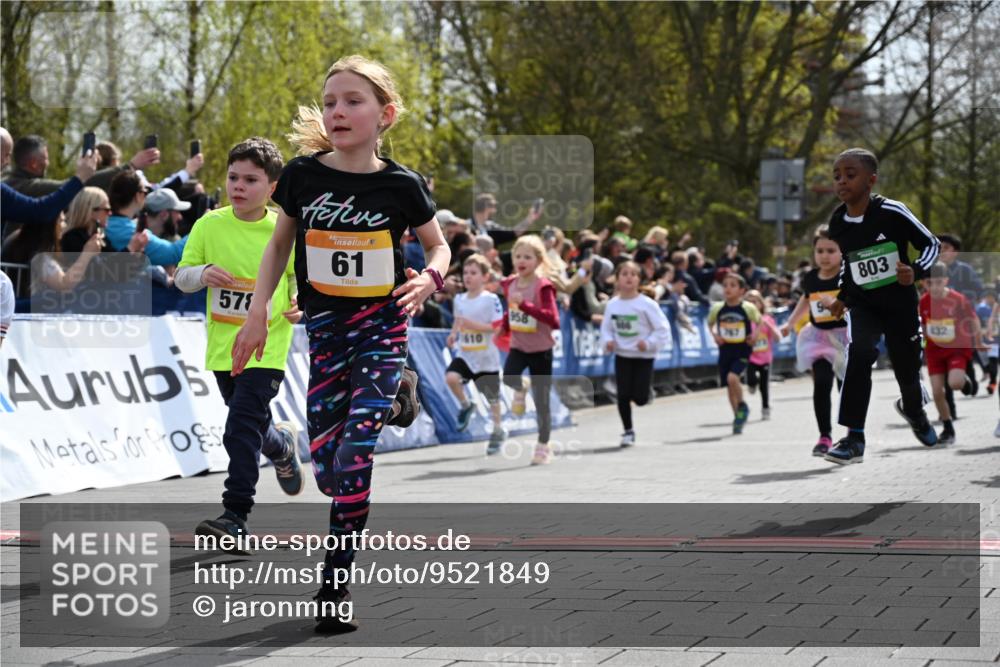 12.04.2026 - 45. Internationalen Wilhelmsburger Insellauf J. Mangold http://msf.ph/oto/9521849 12.04.2026 14:20:43 Ziel 576, 935, 301, 61, 237, 578, 751, 940, 958, 832, 1610, 3, 285, 1073, 767, 404, 318, 539 meine-sportfotos.de