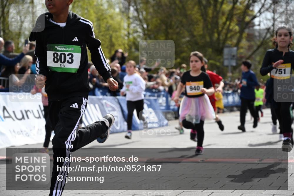 12.04.2026 - 45. Internationalen Wilhelmsburger Insellauf J. Mangold http://msf.ph/oto/9521857 12.04.2026 14:20:44 Ziel 935, 301, 61, 237, 578, 751, 940, 958, 832, 1610, 3, 285, 1073, 767, 404, 318, 539, 431, 135, 545 meine-sportfotos.de