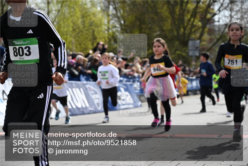 12.04.2026 - 45. Internationalen Wilhelmsburger Insellauf J. Mangold http://msf.ph/oto/9521858 12.04.2026 14:20:44 Ziel 935, 301, 61, 237, 578, 751, 940, 958, 832, 1610, 3, 285, 1073, 767, 404, 318, 539, 431, 135, 545 meine-sportfotos.de