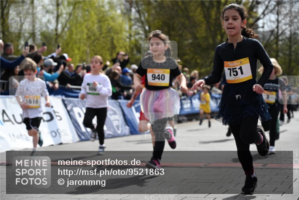 12.04.2026 - 45. Internationalen Wilhelmsburger Insellauf J. Mangold http://msf.ph/oto/9521863 12.04.2026 14:20:45 Ziel 301, 61, 237, 578, 751, 940, 958, 832, 1610, 3, 285, 1073, 767, 404, 318, 539, 431, 135, 545, 537, 30, 133, 977, 84 meine-sportfotos.de