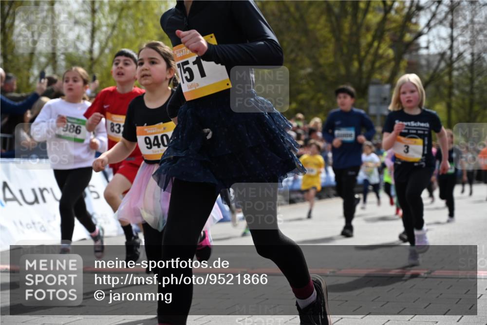 12.04.2026 - 45. Internationalen Wilhelmsburger Insellauf J. Mangold http://msf.ph/oto/9521866 12.04.2026 14:20:45 Ziel 301, 61, 237, 578, 751, 940, 958, 832, 1610, 3, 285, 1073, 767, 404, 318, 539, 431, 135, 545, 537, 30, 133, 977, 84 meine-sportfotos.de