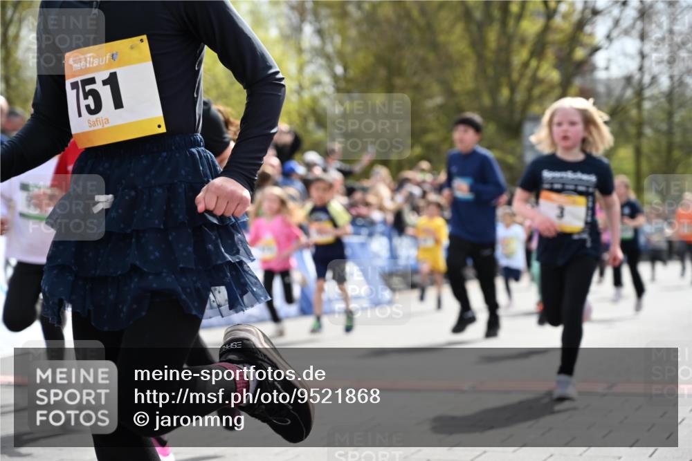 12.04.2026 - 45. Internationalen Wilhelmsburger Insellauf J. Mangold http://msf.ph/oto/9521868 12.04.2026 14:20:45 Ziel 301, 61, 237, 578, 751, 940, 958, 832, 1610, 3, 285, 1073, 767, 404, 318, 539, 431, 135, 545, 537, 30, 133, 977, 84 meine-sportfotos.de
