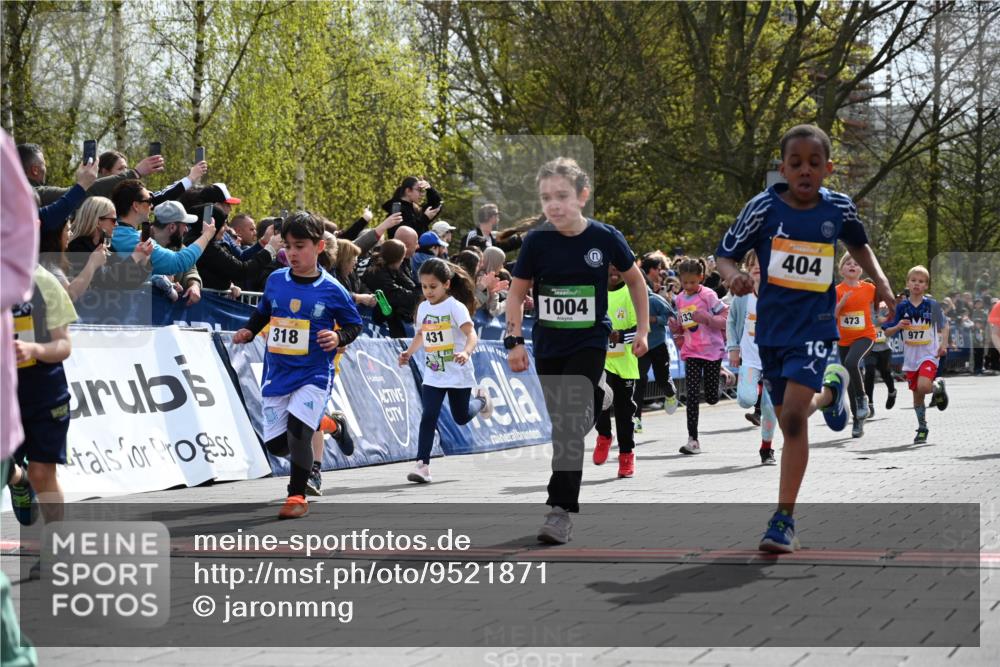 12.04.2026 - 45. Internationalen Wilhelmsburger Insellauf J. Mangold http://msf.ph/oto/9521871 12.04.2026 14:20:47 Ziel 578, 751, 940, 958, 832, 1610, 3, 285, 1073, 767, 404, 318, 539, 431, 135, 545, 537, 30, 133, 977, 84, 1606, 473, 956, 467 meine-sportfotos.de