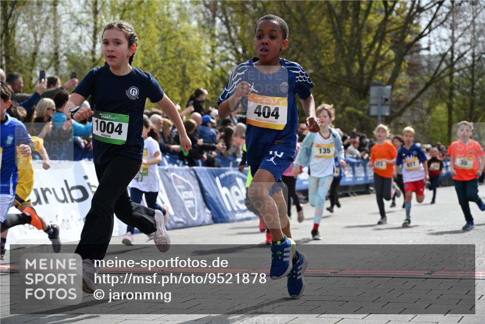 12.04.2026 - 45. Internationalen Wilhelmsburger Insellauf J. Mangold http://msf.ph/oto/9521878 12.04.2026 14:20:48 Ziel 751, 940, 958, 832, 1610, 3, 285, 1073, 767, 404, 318, 539, 431, 135, 545, 537, 30, 133, 977, 84, 1606, 473, 956, 467, 324, 299 meine-sportfotos.de