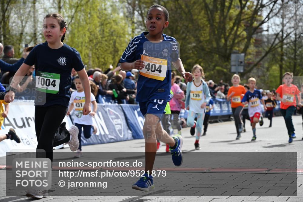 12.04.2026 - 45. Internationalen Wilhelmsburger Insellauf J. Mangold http://msf.ph/oto/9521879 12.04.2026 14:20:48 Ziel 751, 940, 958, 832, 1610, 3, 285, 1073, 767, 404, 318, 539, 431, 135, 545, 537, 30, 133, 977, 84, 1606, 473, 956, 467, 324, 299 meine-sportfotos.de