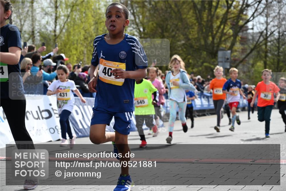 12.04.2026 - 45. Internationalen Wilhelmsburger Insellauf J. Mangold http://msf.ph/oto/9521881 12.04.2026 14:20:48 Ziel 751, 940, 958, 832, 1610, 3, 285, 1073, 767, 404, 318, 539, 431, 135, 545, 537, 30, 133, 977, 84, 1606, 473, 956, 467, 324, 299 meine-sportfotos.de