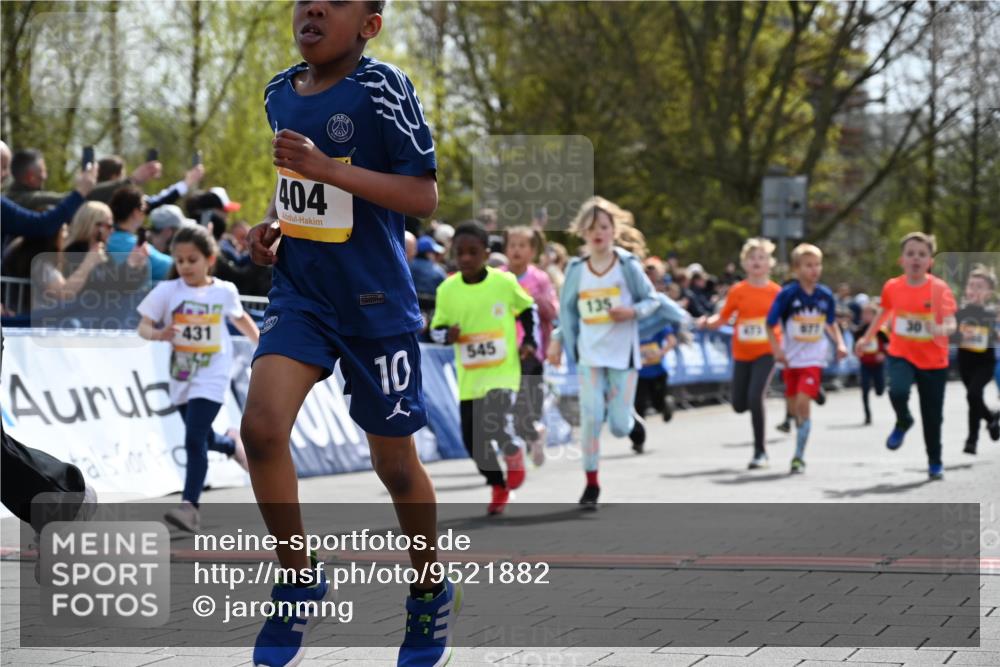 12.04.2026 - 45. Internationalen Wilhelmsburger Insellauf J. Mangold http://msf.ph/oto/9521882 12.04.2026 14:20:48 Ziel 751, 940, 958, 832, 1610, 3, 285, 1073, 767, 404, 318, 539, 431, 135, 545, 537, 30, 133, 977, 84, 1606, 473, 956, 467, 324, 299 meine-sportfotos.de