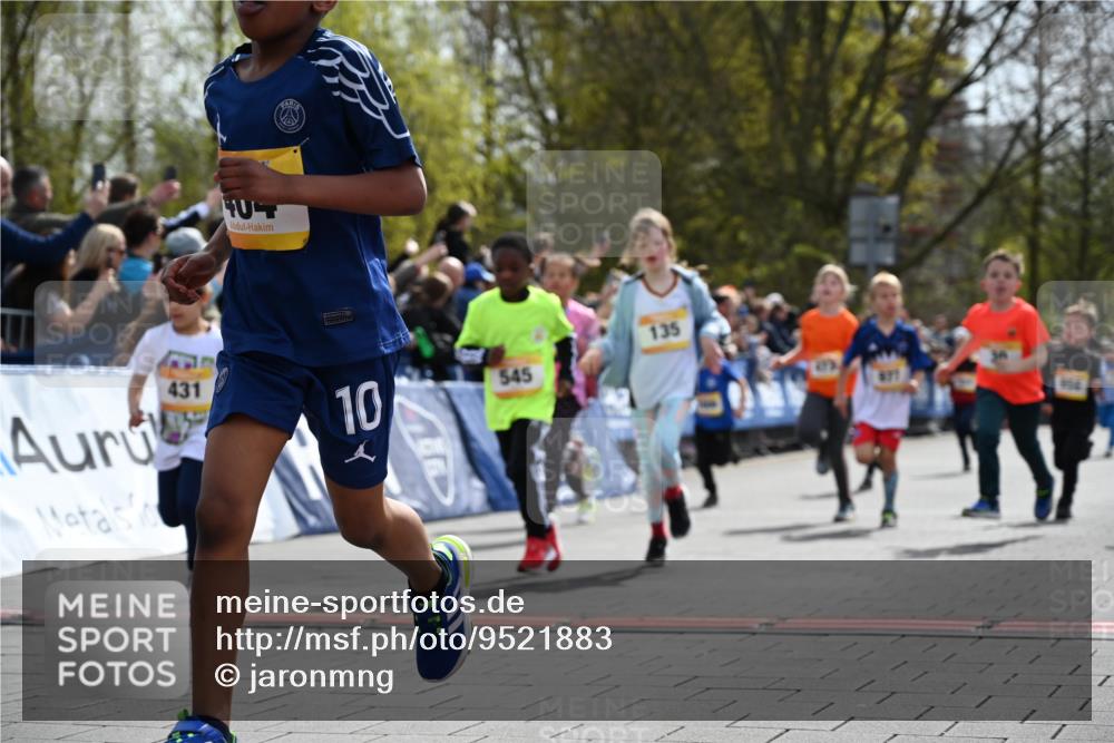 12.04.2026 - 45. Internationalen Wilhelmsburger Insellauf J. Mangold http://msf.ph/oto/9521883 12.04.2026 14:20:48 Ziel 751, 940, 958, 832, 1610, 3, 285, 1073, 767, 404, 318, 539, 431, 135, 545, 537, 30, 133, 977, 84, 1606, 473, 956, 467, 324, 299 meine-sportfotos.de