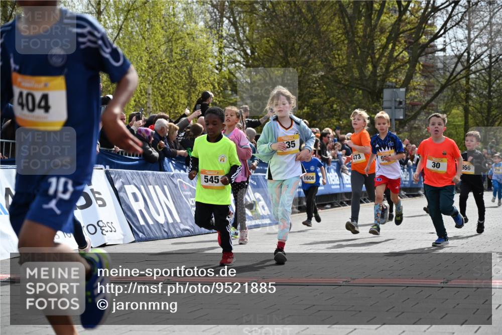 12.04.2026 - 45. Internationalen Wilhelmsburger Insellauf J. Mangold http://msf.ph/oto/9521885 12.04.2026 14:20:48 Ziel 751, 940, 958, 832, 1610, 3, 285, 1073, 767, 404, 318, 539, 431, 135, 545, 537, 30, 133, 977, 84, 1606, 473, 956, 467, 324, 299 meine-sportfotos.de