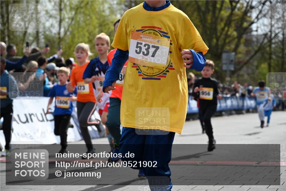 12.04.2026 - 45. Internationalen Wilhelmsburger Insellauf J. Mangold http://msf.ph/oto/9521902 12.04.2026 14:20:50 Ziel 285, 1073, 767, 404, 318, 539, 431, 135, 545, 537, 30, 133, 977, 84, 1606, 473, 956, 467, 324, 299, 1605, 278 meine-sportfotos.de