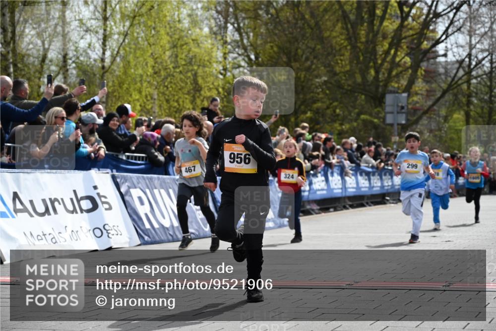 12.04.2026 - 45. Internationalen Wilhelmsburger Insellauf J. Mangold http://msf.ph/oto/9521906 12.04.2026 14:20:51 Ziel 318, 539, 431, 135, 545, 537, 30, 133, 977, 84, 1606, 473, 956, 467, 324, 299, 1605, 278 meine-sportfotos.de