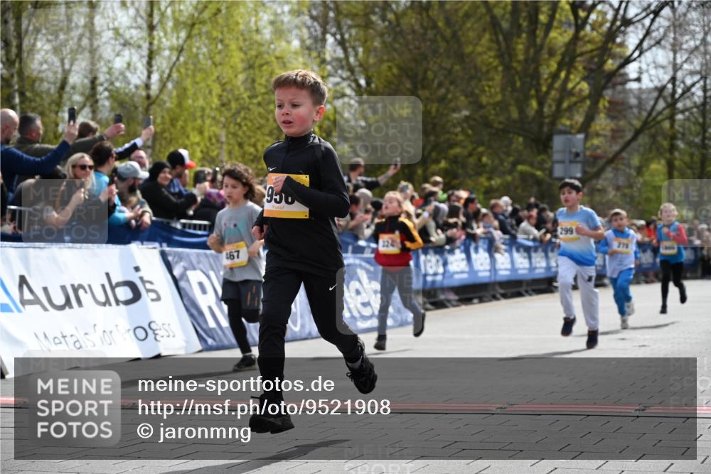 12.04.2026 - 45. Internationalen Wilhelmsburger Insellauf J. Mangold http://msf.ph/oto/9521908 12.04.2026 14:20:51 Ziel 318, 539, 431, 135, 545, 537, 30, 133, 977, 84, 1606, 473, 956, 467, 324, 299, 1605, 278 meine-sportfotos.de