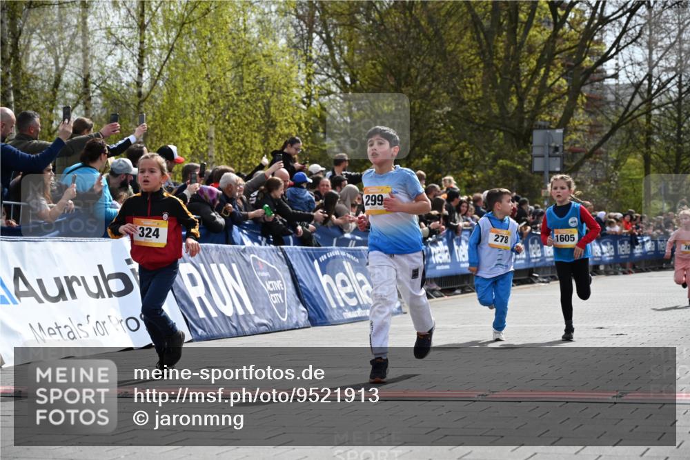 12.04.2026 - 45. Internationalen Wilhelmsburger Insellauf J. Mangold http://msf.ph/oto/9521913 12.04.2026 14:20:52 Ziel 431, 135, 545, 537, 30, 133, 977, 84, 1606, 473, 956, 467, 324, 299, 1605, 278, 760 meine-sportfotos.de