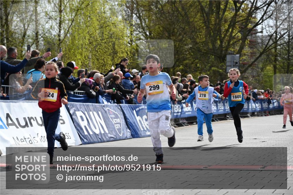 12.04.2026 - 45. Internationalen Wilhelmsburger Insellauf J. Mangold http://msf.ph/oto/9521915 12.04.2026 14:20:52 Ziel 431, 135, 545, 537, 30, 133, 977, 84, 1606, 473, 956, 467, 324, 299, 1605, 278, 760 meine-sportfotos.de