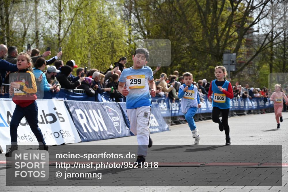 12.04.2026 - 45. Internationalen Wilhelmsburger Insellauf J. Mangold http://msf.ph/oto/9521918 12.04.2026 14:20:53 Ziel 537, 30, 133, 977, 84, 1606, 473, 956, 467, 324, 299, 1605, 278, 760 meine-sportfotos.de
