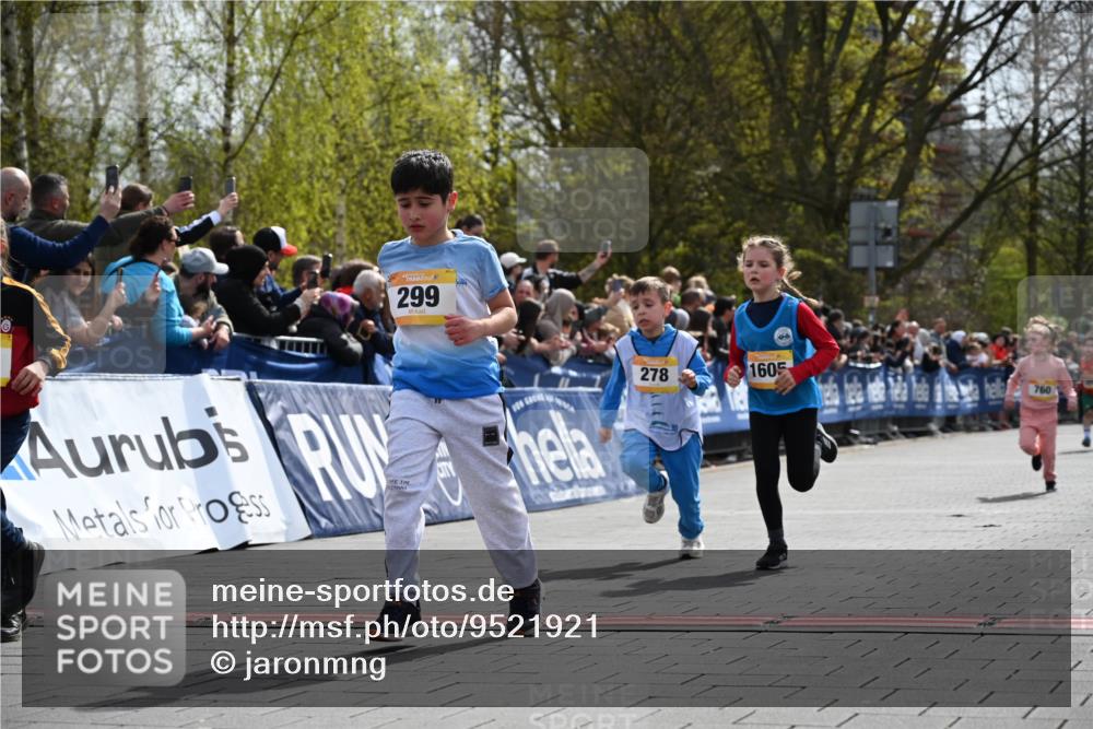 12.04.2026 - 45. Internationalen Wilhelmsburger Insellauf J. Mangold http://msf.ph/oto/9521921 12.04.2026 14:20:53 Ziel 537, 30, 133, 977, 84, 1606, 473, 956, 467, 324, 299, 1605, 278, 760 meine-sportfotos.de