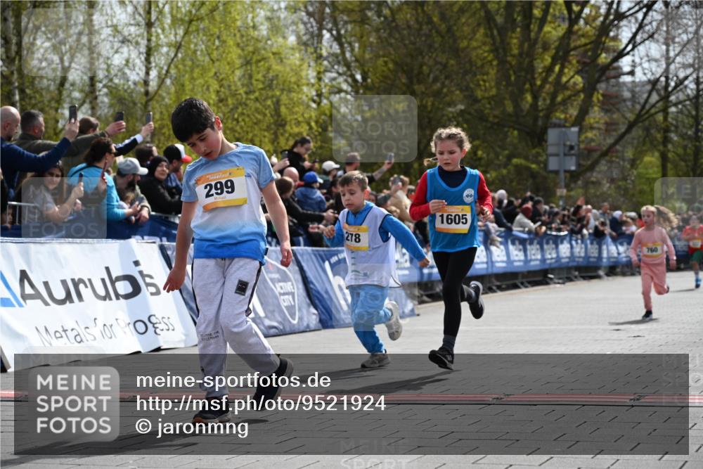 12.04.2026 - 45. Internationalen Wilhelmsburger Insellauf J. Mangold http://msf.ph/oto/9521924 12.04.2026 14:20:53 Ziel 537, 30, 133, 977, 84, 1606, 473, 956, 467, 324, 299, 1605, 278, 760 meine-sportfotos.de