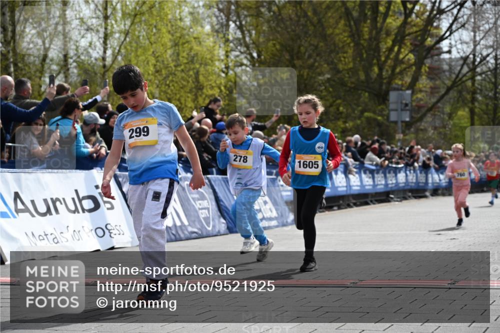 12.04.2026 - 45. Internationalen Wilhelmsburger Insellauf J. Mangold http://msf.ph/oto/9521925 12.04.2026 14:20:53 Ziel 537, 30, 133, 977, 84, 1606, 473, 956, 467, 324, 299, 1605, 278, 760 meine-sportfotos.de